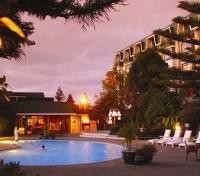 Distinction Rotorua Hotel swimmin pool